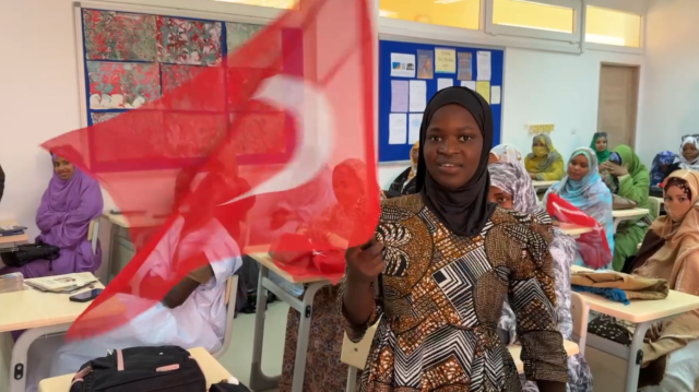 Başkan Altay'ın Moritanya Ziyaretinde Afrikalı Öğrenciden İstiklal Marşı Sürprizi Başkan Altay'ın Moritanya Ziyaretinde Afrikalı Öğrenciden İstiklal Marşı Sürprizi