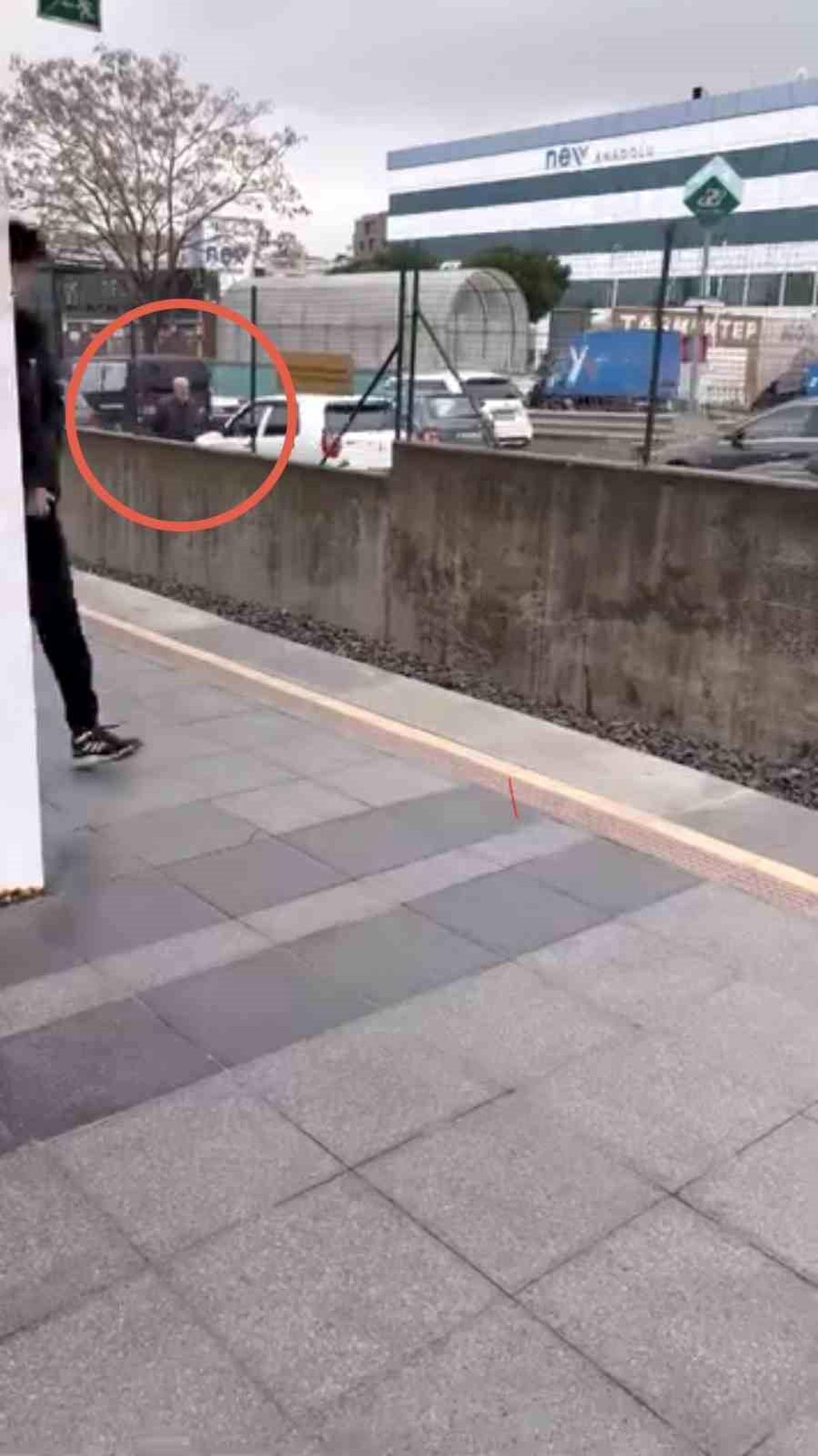 Bursa'da yolunu kaybeden yaşlı adam, trafikte tehlike saçtı