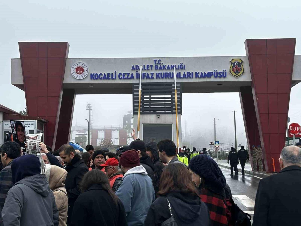 Dilovası'ndaki parfüm tesisi yangını davasında sanıklar hakim karşısında