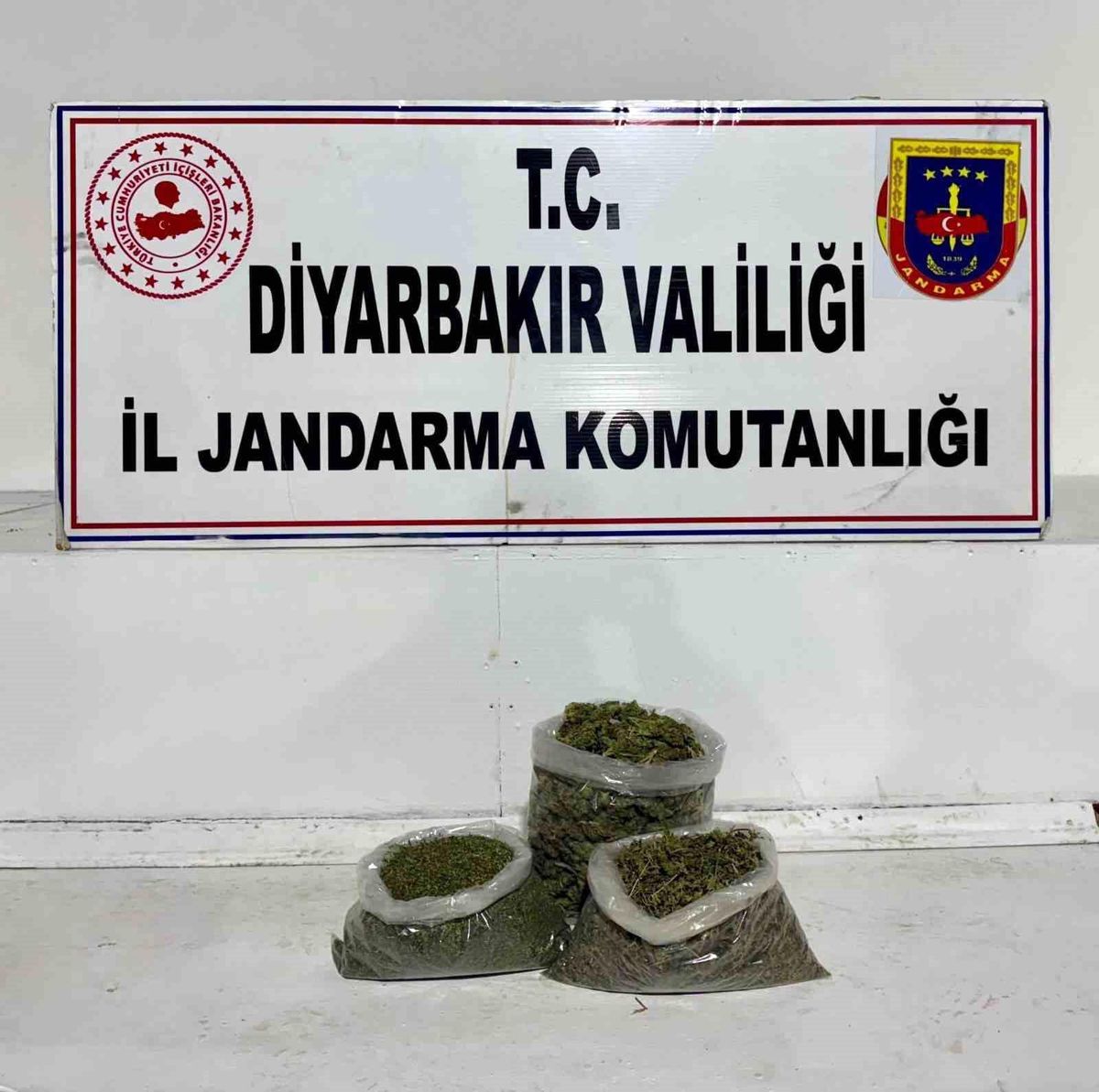Diyarbakır'da 14 kilo esrar ele geçirildi