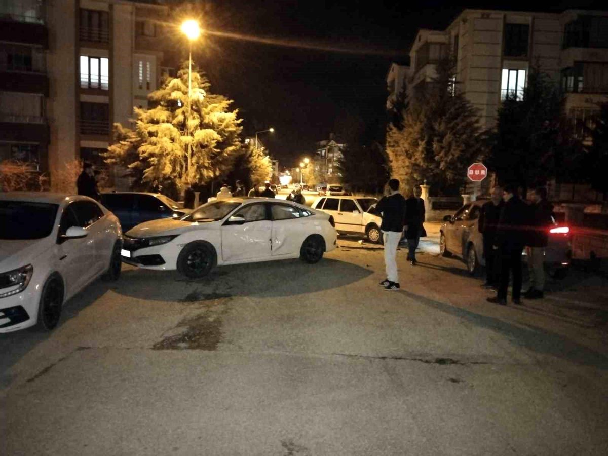 Elazığ'daki zincirleme kazada 4 araç hasar gördü