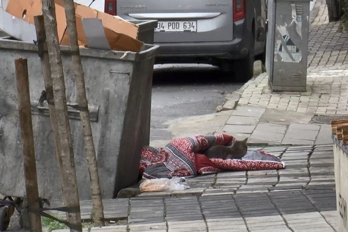 Eyüpsultan'da binanın 3'üncü katından düşen kadın hayatını kaybetti