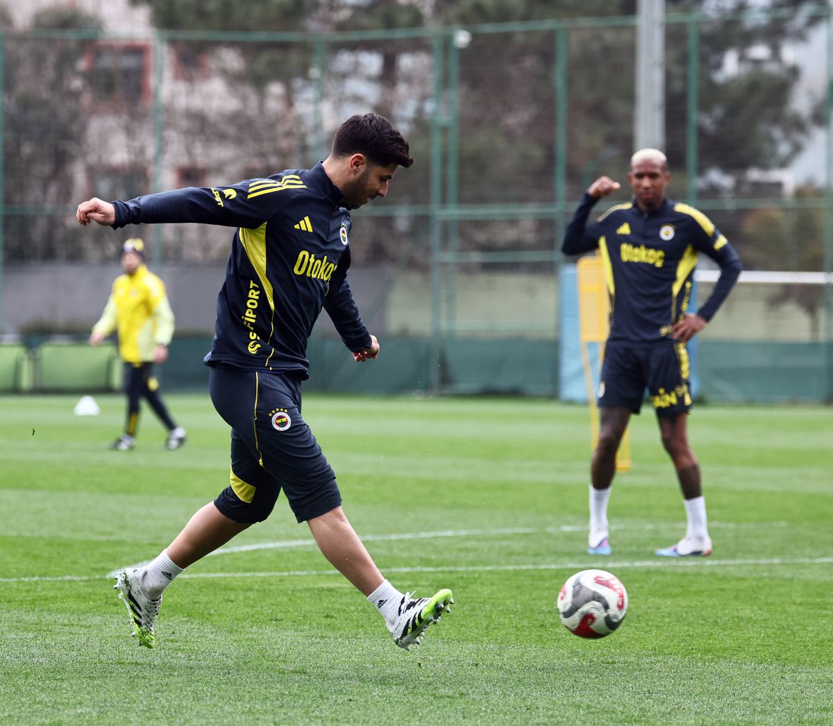 Fenerbahçe Beşiktaş maçı hazırlıklarını sürdürdü