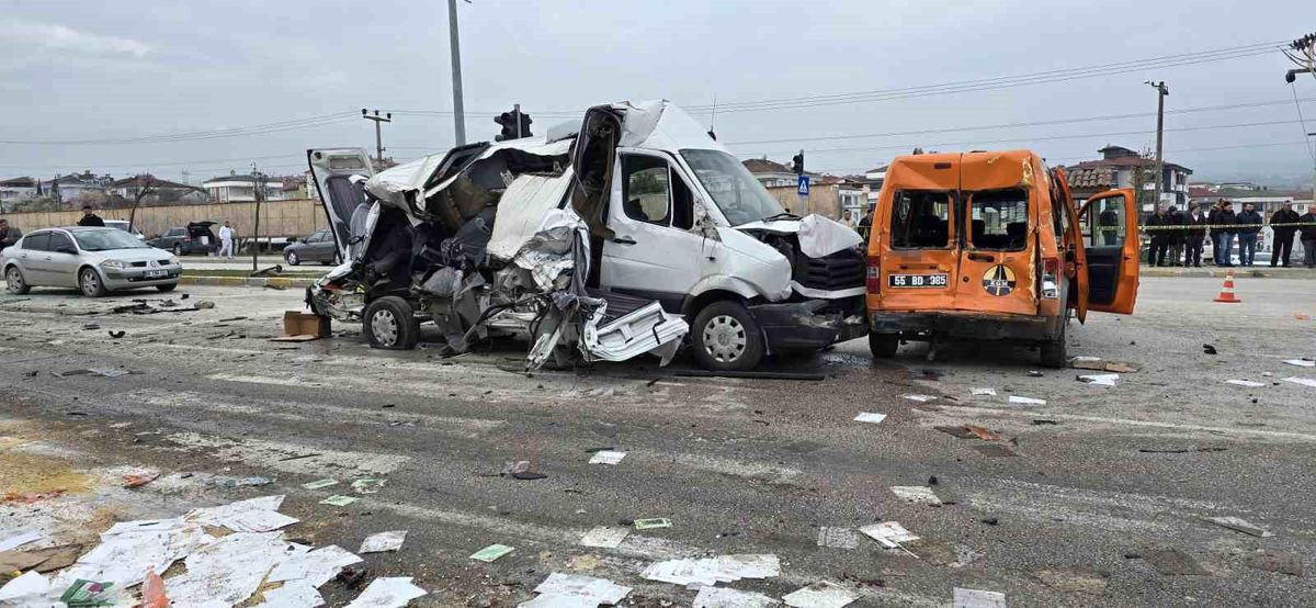 Freni patlayan tır dehşet saçtı: Öğrenci servisi dahil 7 araç birbirine girdi, 18 yaralı