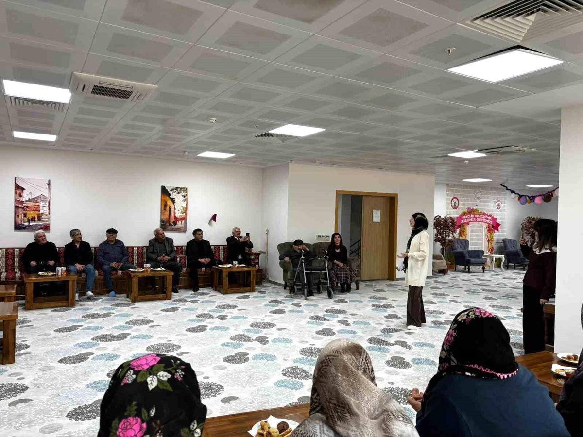 Huzurevinde Yaşlılar Haftası'na özel sergi