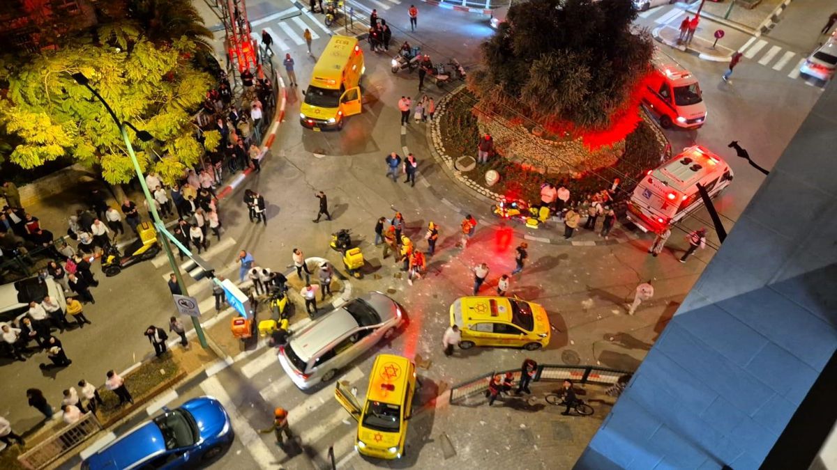 İran'dan İsrail'e füze saldırısı: 7 yaralı