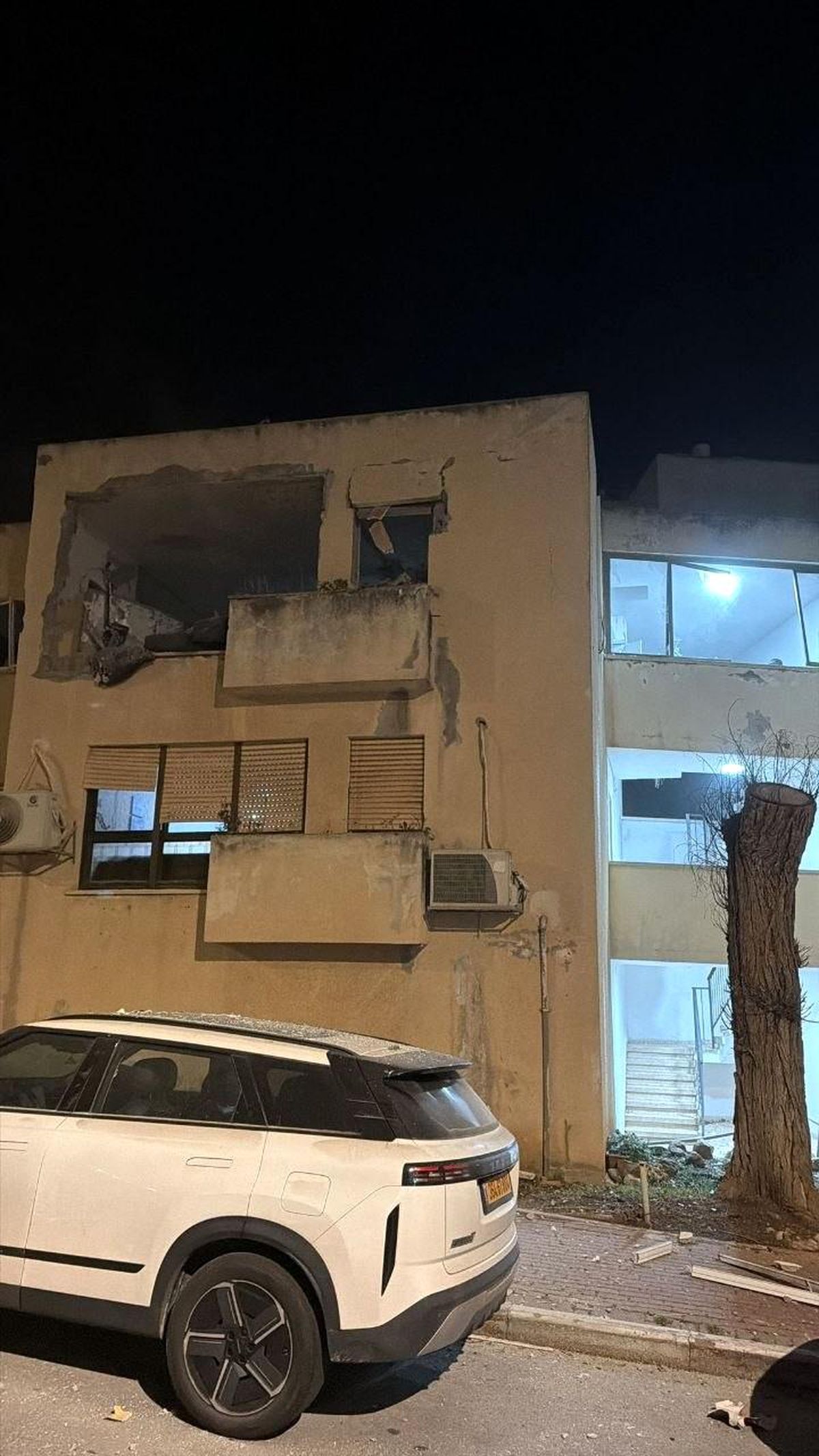 İran'dan İsrail'in kuzeyine yapılan füze saldırısı maddi hasara yol açtı