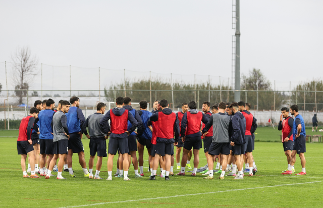 جاء المنتخب الإيراني إلى أنطاليا لمعسكر تدريبي