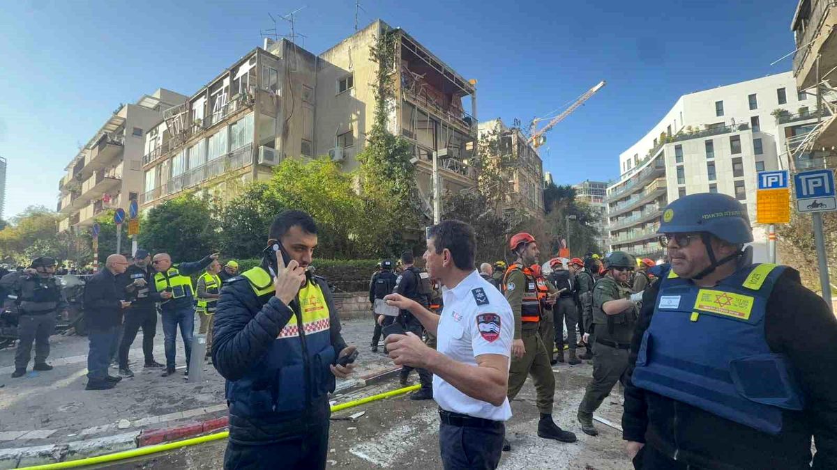 İran, Tel Aviv'i vurdu: 6 yaralı