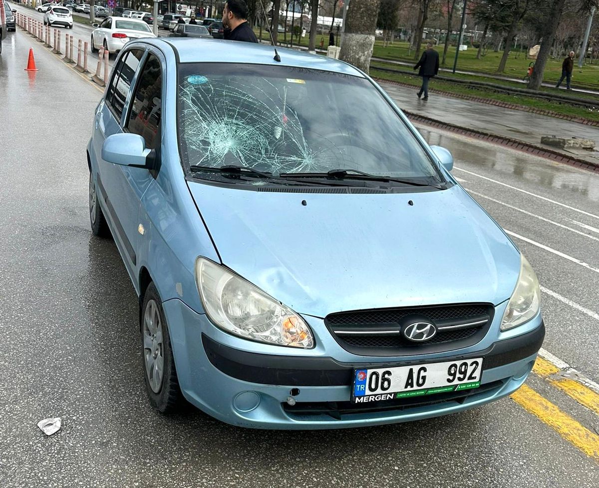 Malatya'da otomobil yayaya çarptı: 2 yaralı