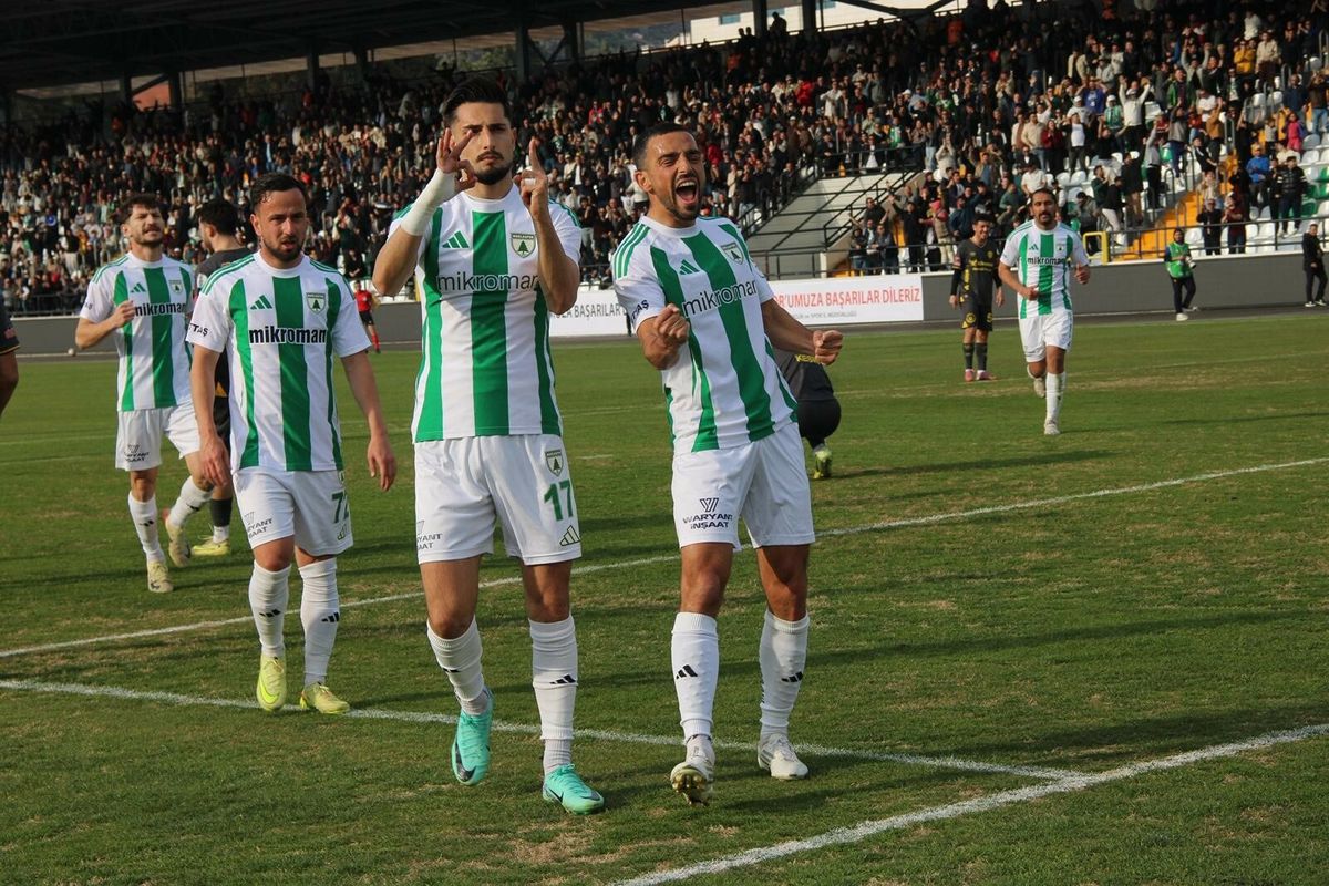Muğlaspor zirve yarışında deplasmanda