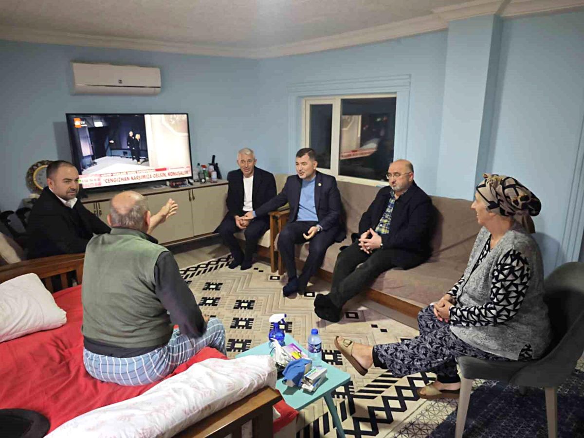 Öztürk'ten hastalara moral ve destek