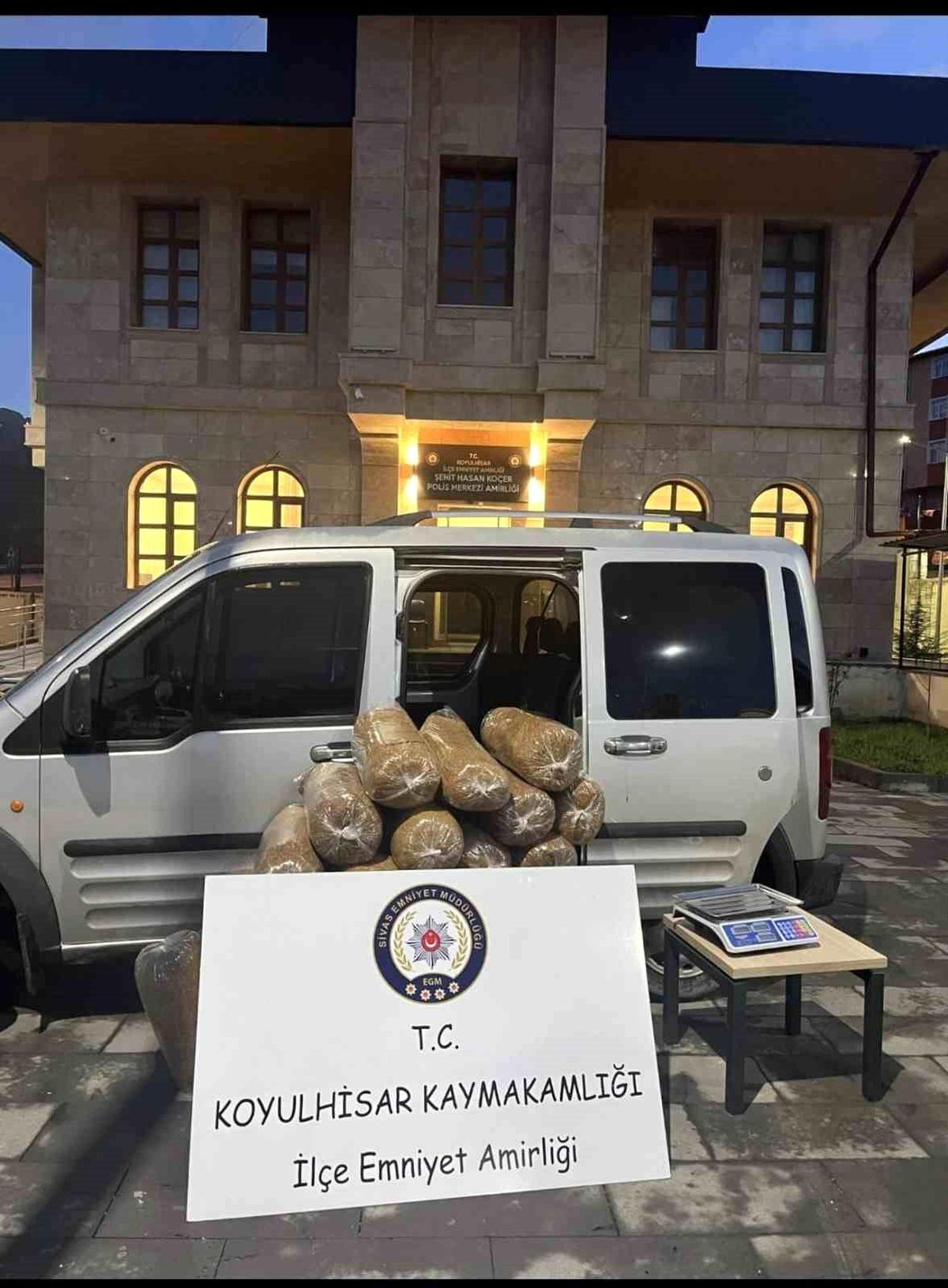Sivas'ta 186 kilo kaçak tütün ele geçirildi