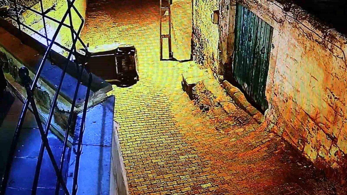 Yokuşu çıkamayan elektrikli bisiklet devrildi
