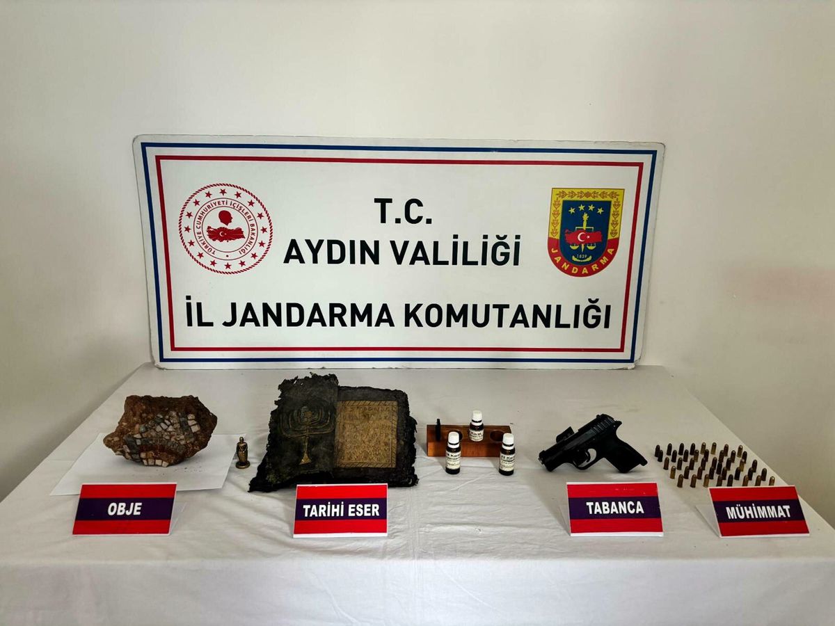 Aydın'da tarihi eser operasyonu; deri üzerine altın işlemeli tılsım kitabı ele geçirildi