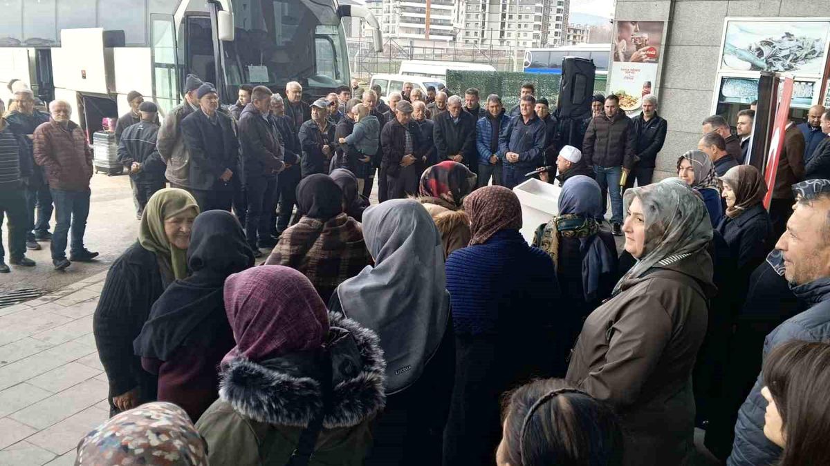 Bolu'da Şevval umresi için 25 kişilik kafile dualarla uğurlandı