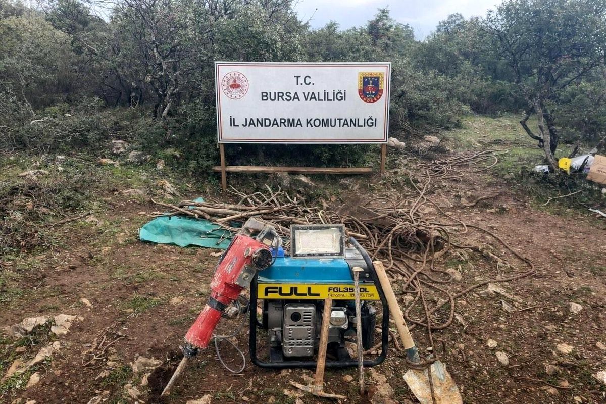 Bursa'da Jandarma 35 metrelik kaçak tüneli ortaya çıkardı