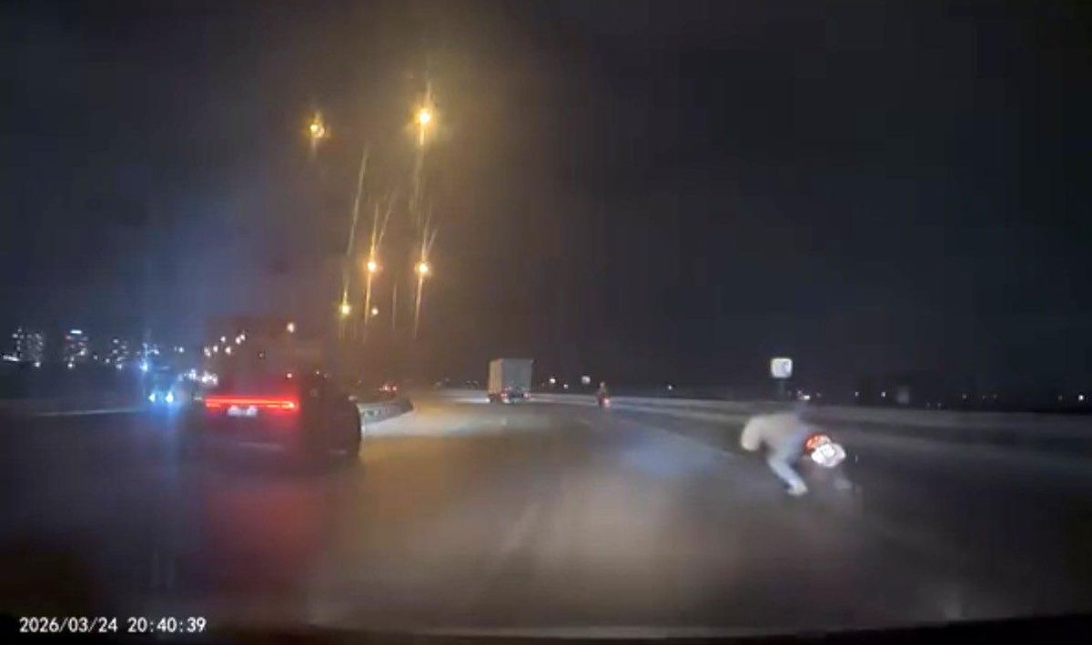 Bursa'da motosiklet kazası kamerada : Sürücü yola böyle savruldu