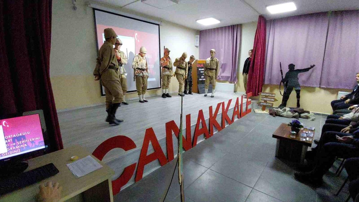 Çanakkale zaferine özel öğrencilerden dolu dolu program