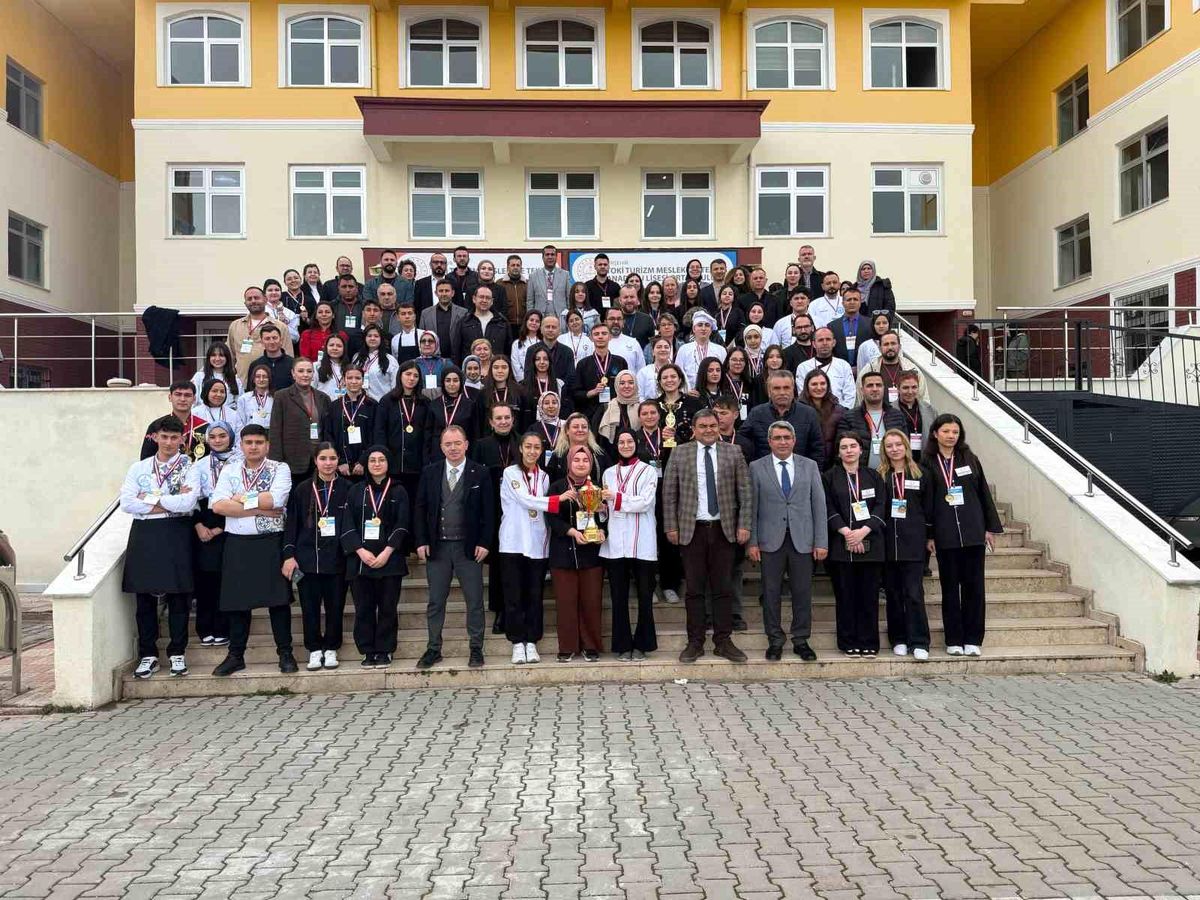 Eskişehirli genç şefler mutfakta devleşti: Kırşehir'den madalyalarla döndüler
