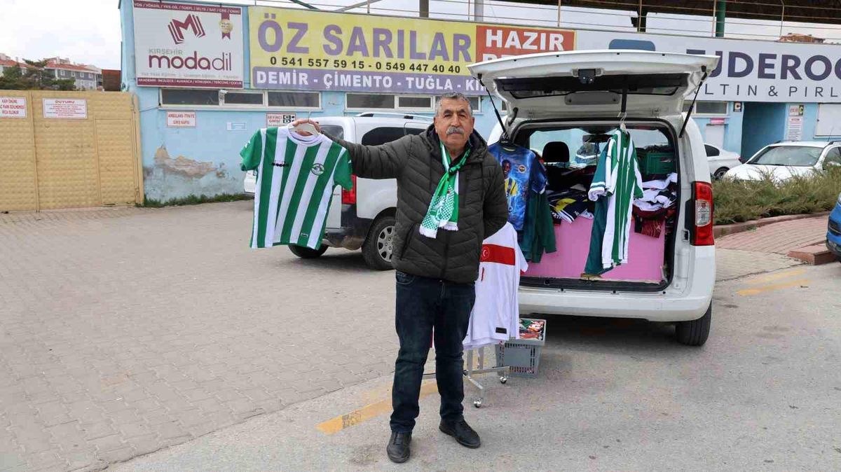 Hayatını formasını sattığı takıma adadı