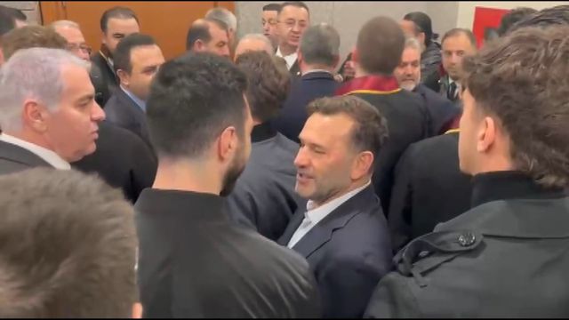 سيواجه متهان بالتاجي القاضي؛ أكان بورك جاء إلى المحكمة لدعمه