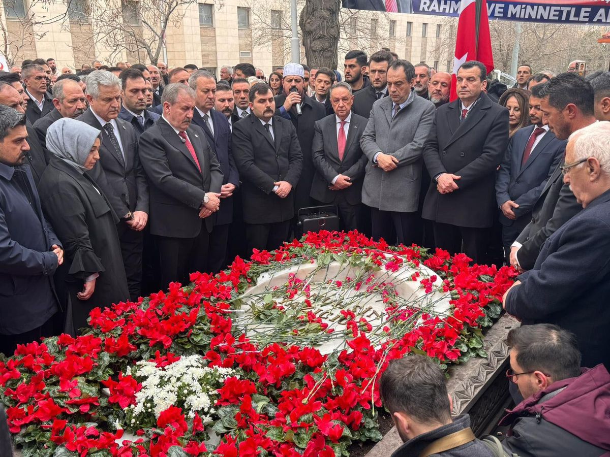 Muhsin Yazıcıoğlu, mezarı başında anıldı