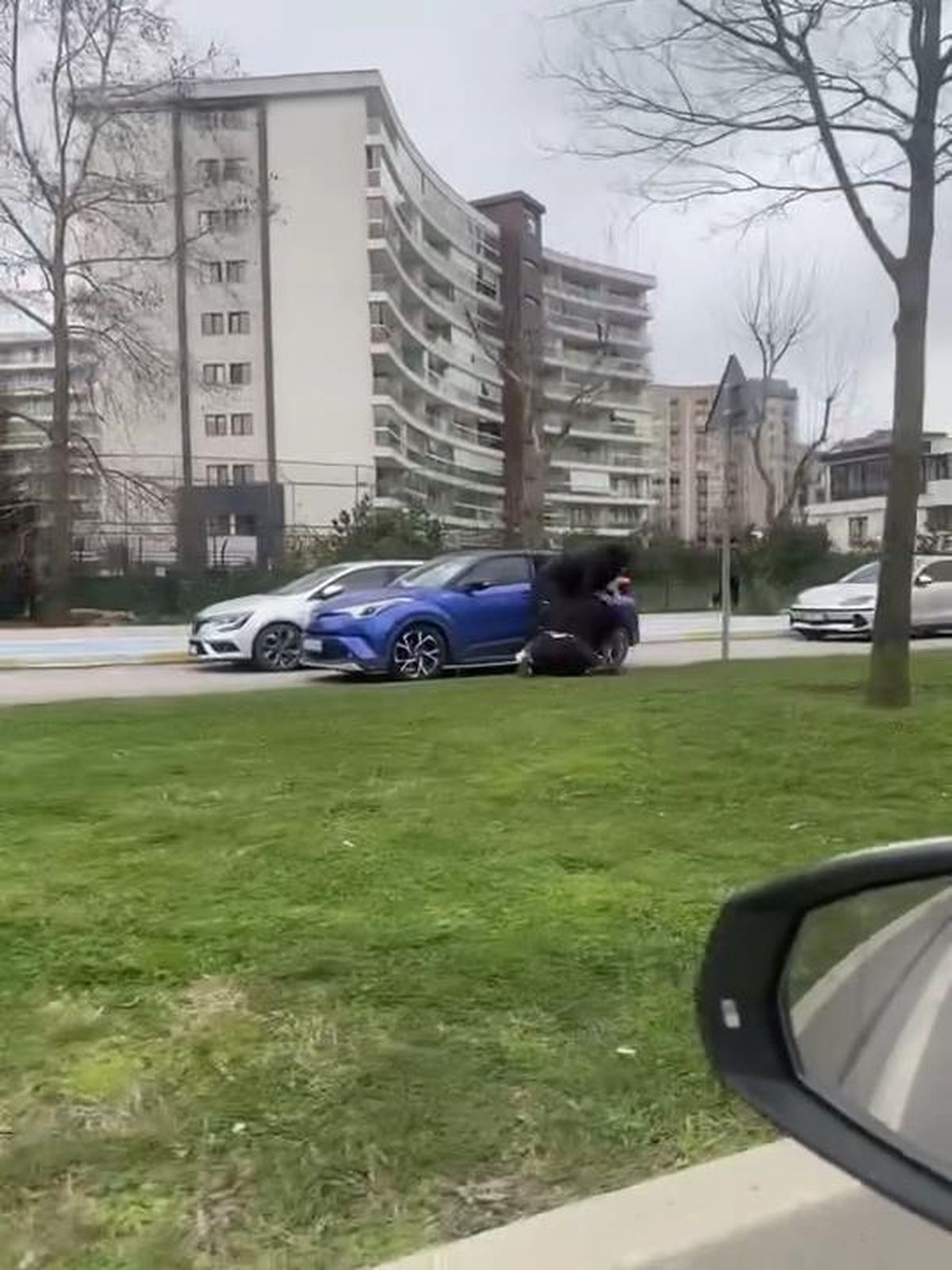 Pendik'te trafik tartışmasında iki kadın saç saça kavga etti