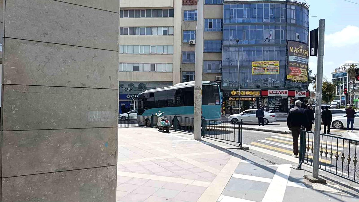 Şanlıurfa'da özel halk otobüsünün çarptığı kişi yaralandı