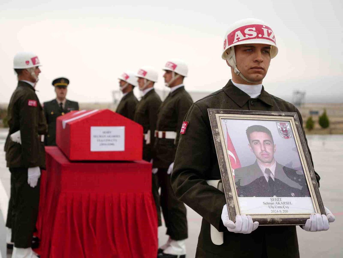 Şehit Akarsel'in naaşı memleketine uğurlandı