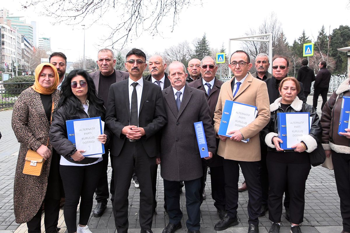 Alternatif Parti'nin kuruluş dilekçesi İçişleri Bakanlığı'na teslim edildi