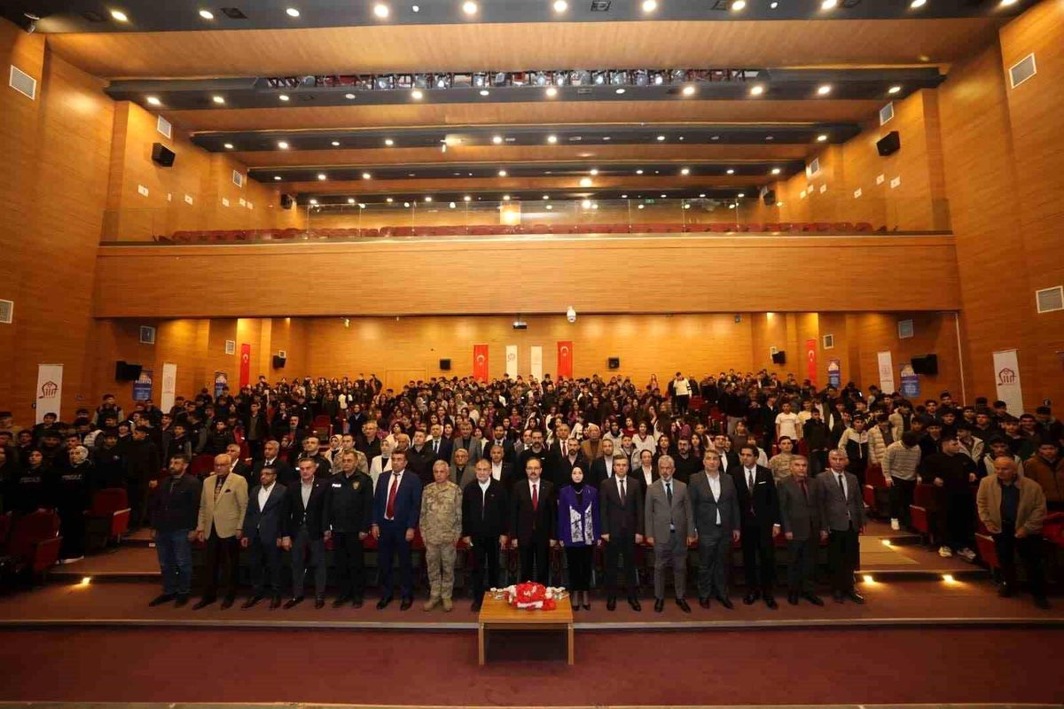 Siirt'te "Güneş Hadisesi" söyleşi programı düzenlendi