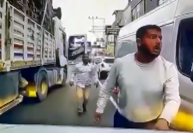 trafikte dehset sacan baba ve 19686519 3049 1 m