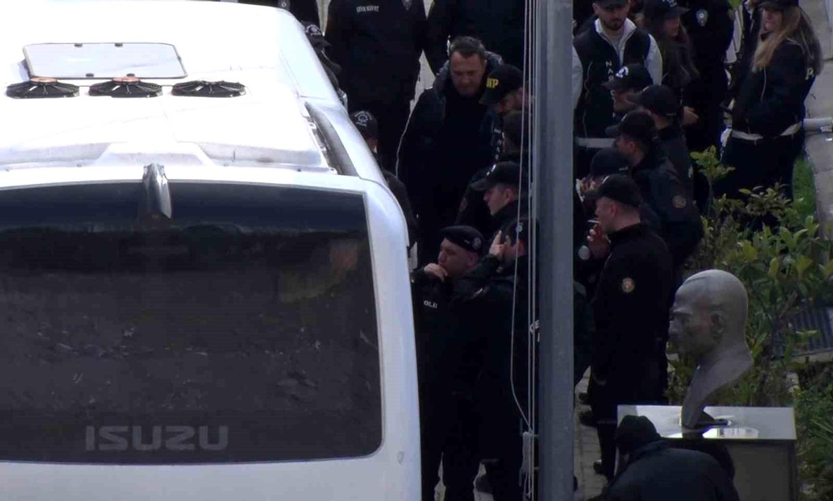 Ünlüler saç ve kan örnekleri alınmak üzere Adli Tıp Kurumu'na getirildi