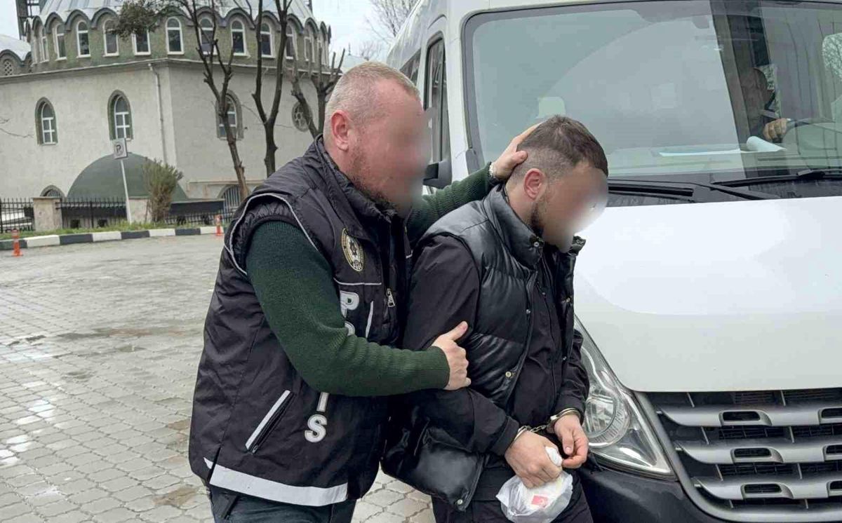 Uyuşturucu satarken suçüstü yakalandı
