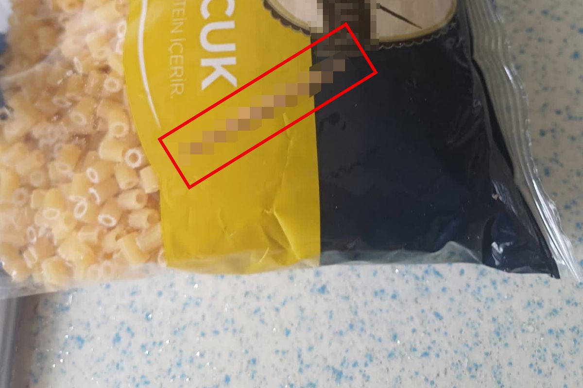 Bu nasıl sorumsuzluk? BİM'in sattığı makarnanın içinden çıkana bakın