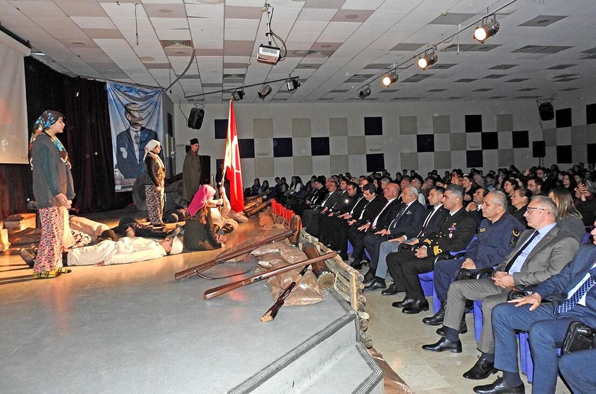Çanakkale Zaferi Anma Töreni Çeşme'de Yapıldı