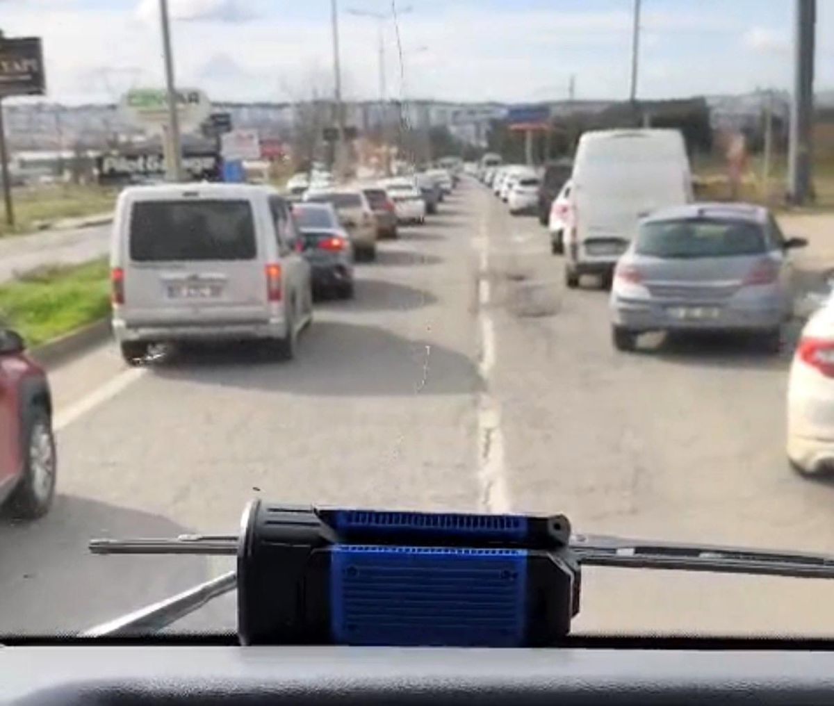 Diyarbakır'da itfaiye ekiplerine 'fermuar' sistemiyle yol verdiler