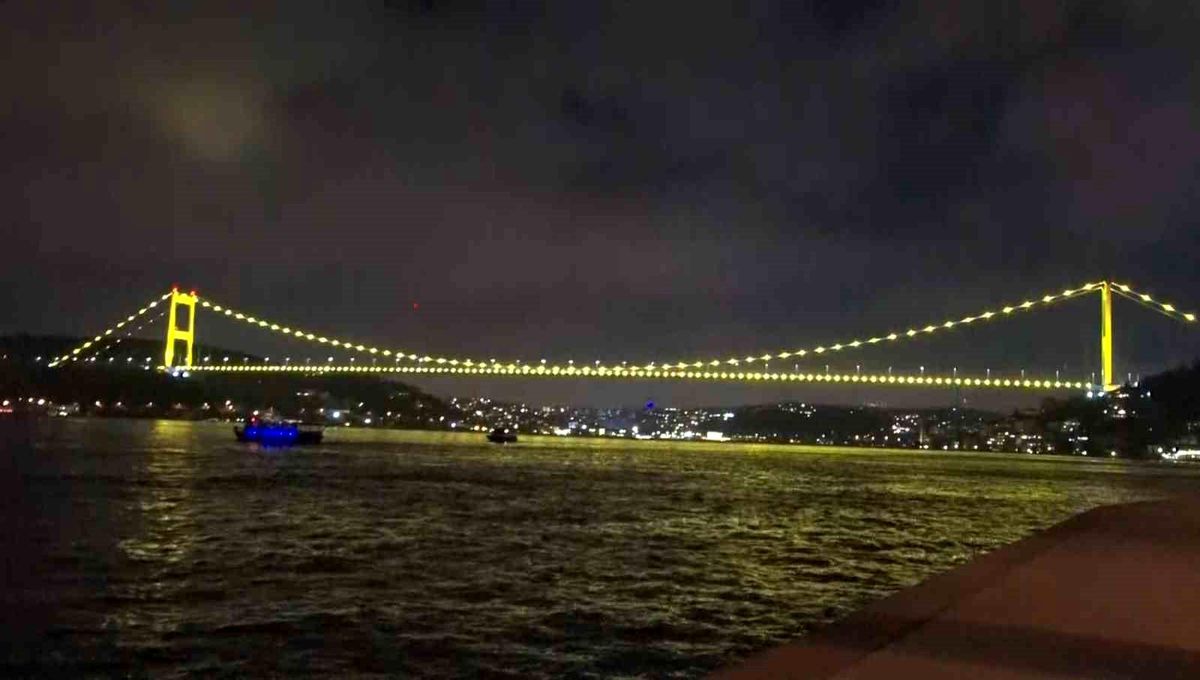 Endometriozis farkındalık ayı nedeniyle Fatih Sultan Mehmet Köprüsü sarıya büründü
