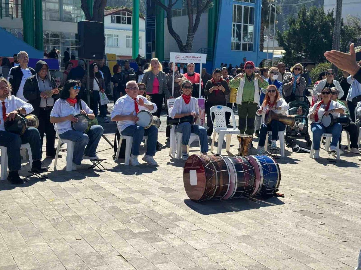 Fethiye'de Yaşlılara Saygı Haftası etkinliği renkli görüntülere sahne oldu