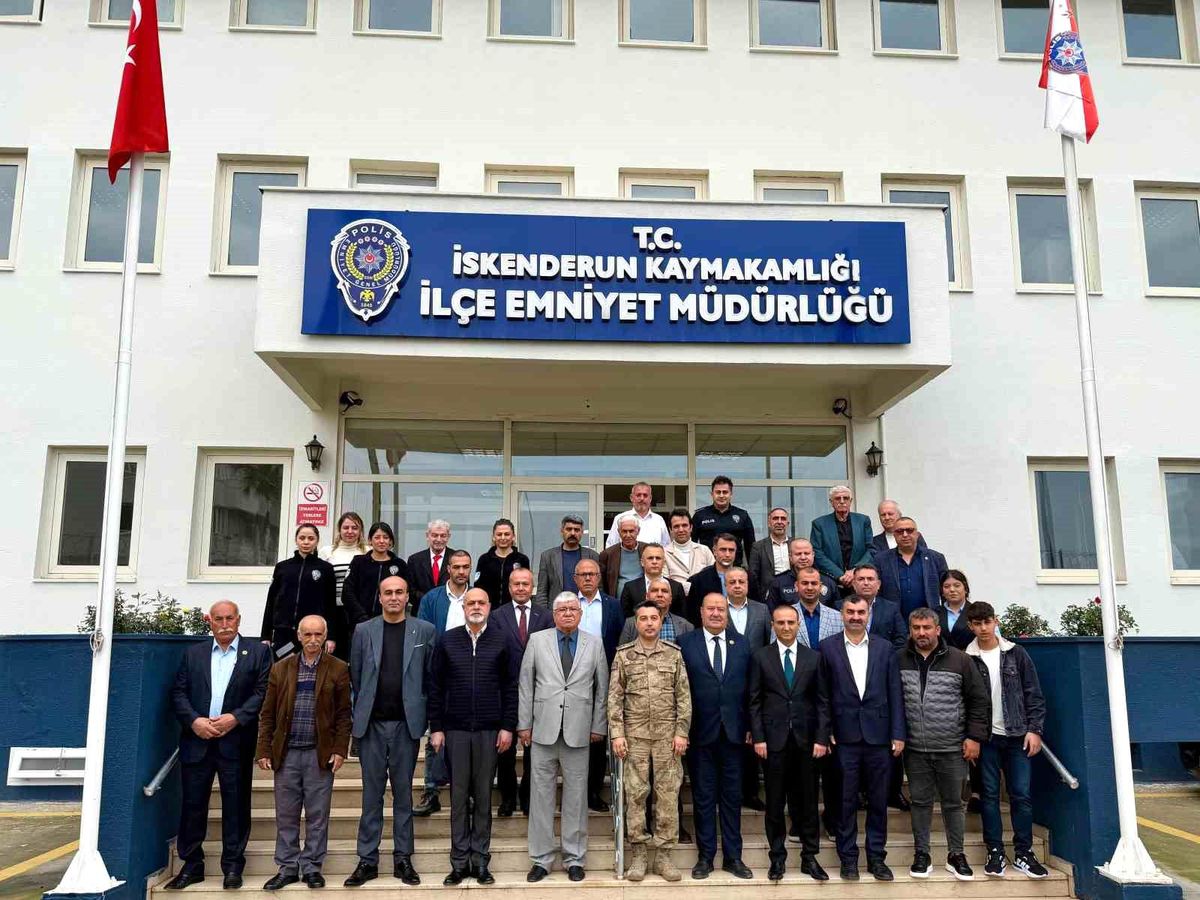 İskenderun'da muhtarlar, huzurlu yaşam için jandarma ve emniyete teşekkür etti