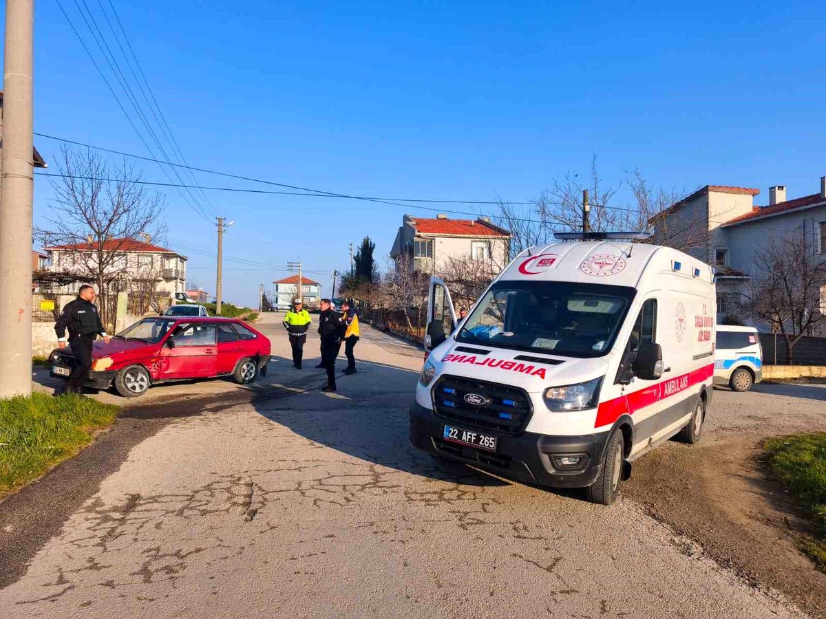 Keşan'da iki otomobilin çarpıştığı kazada 1 kişi yaralandı