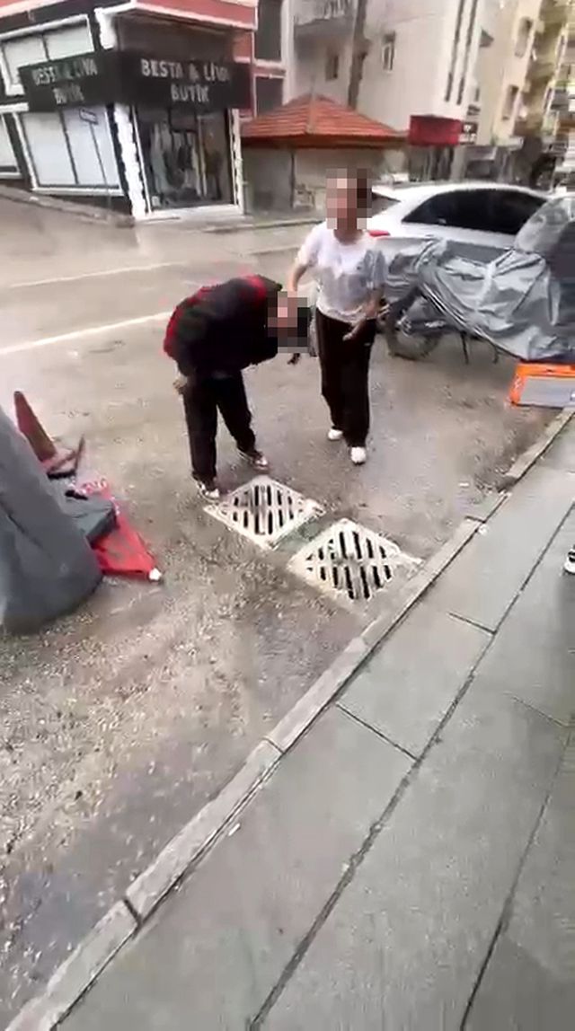 kiz ogrenci tartistigi akranini yere yatirip 19690853 o