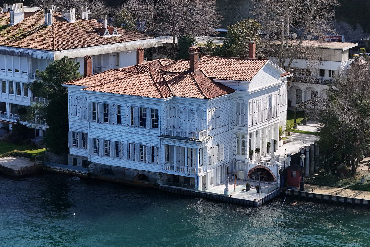 'Kurtlar Vadisi' ile hafızalara kazınan yalı satışta