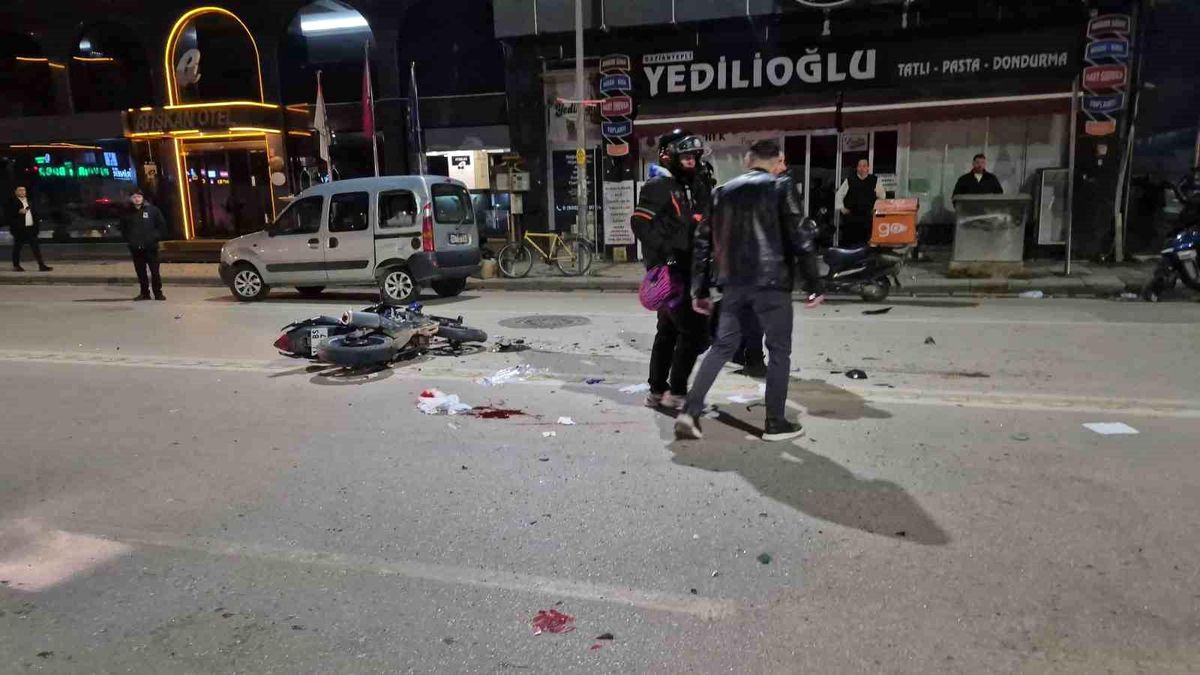 Otomobille çarpışan motosikletin sürücüsü ağır yaralandı