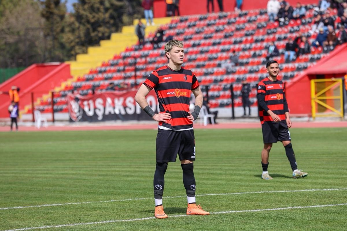 Uşakspor, Balıkesirspor'a maçın başında yediği gollerle mağlup oldu