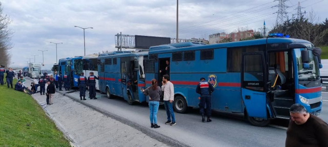 4 cezaevi araci birbirine girdi 6 si jandarma 17 19693534 8903 m