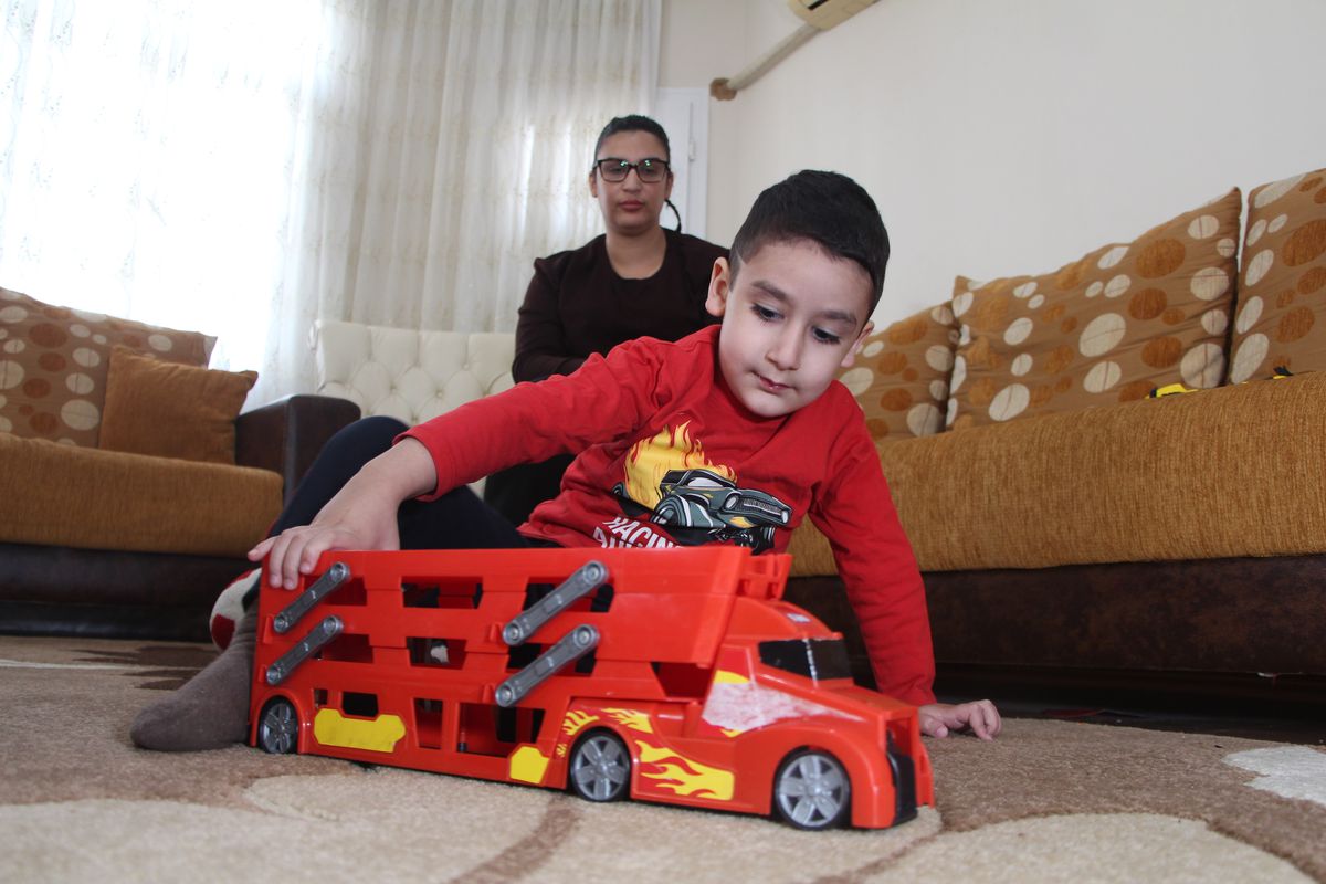 Adana'da otizm ve DMD hastası küçük Aren için yardım kampanyası