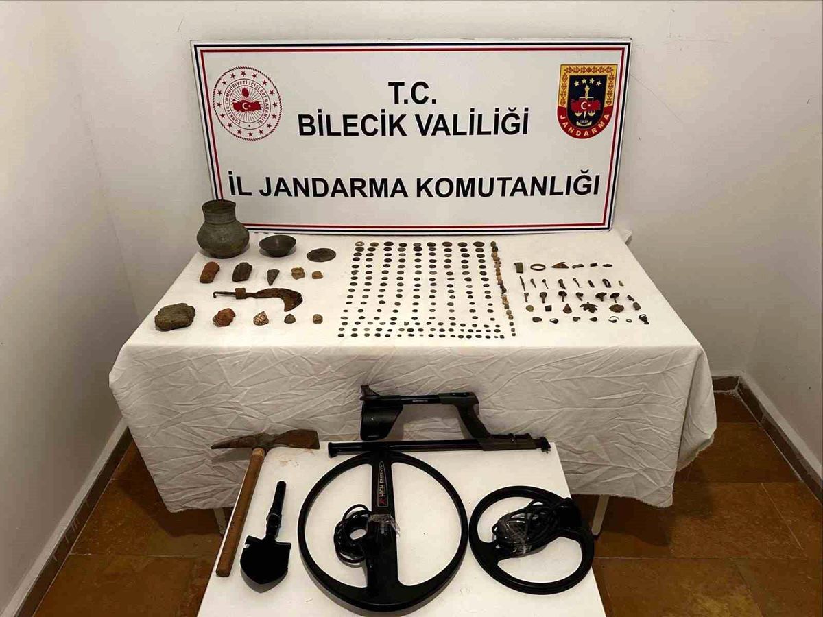 Bilecik'te tarihi eser kaçakçılığı operasyonu: 349 parça tarihi eser bulundu