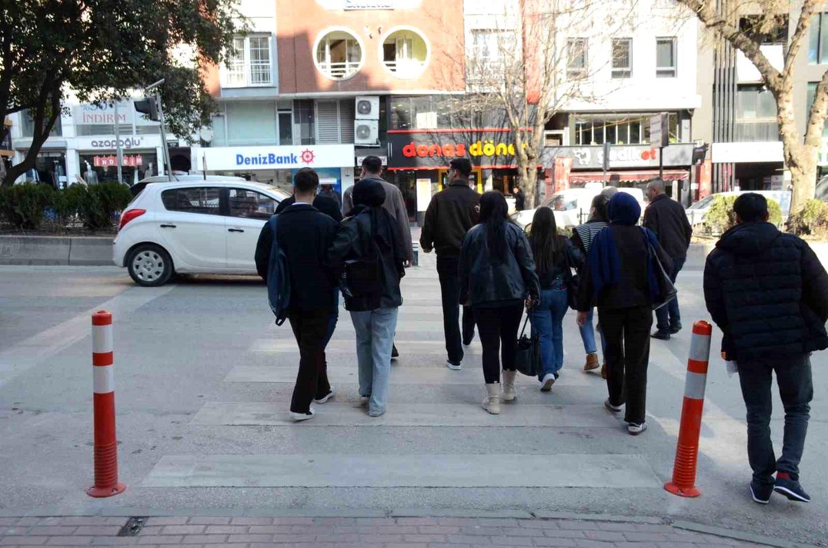 Bilecik'te yaya geçitlerinde duba düzenlemesi